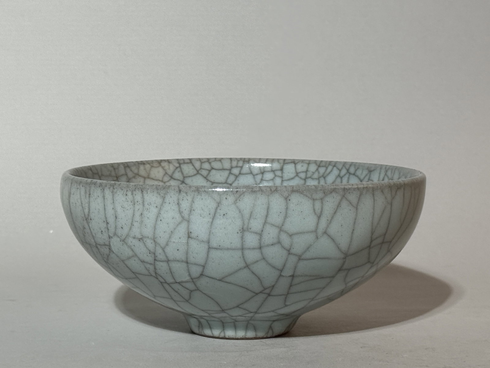 A Chinese Guan Ware Crackle-Glazed Bowl (1 of 10)