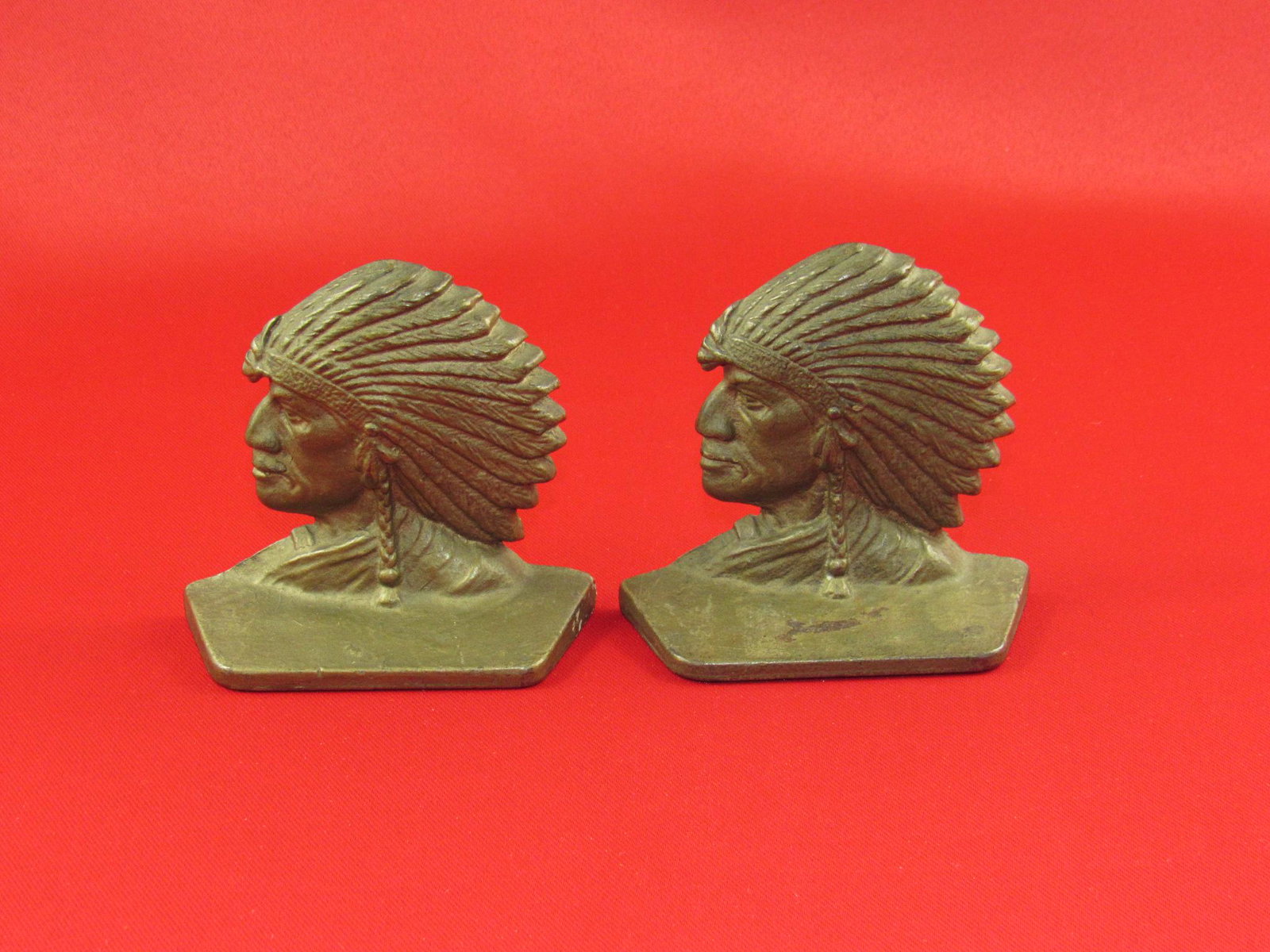 Vintage Cast Iron Native American Indian ACW Co. Bookends (1 of 9)