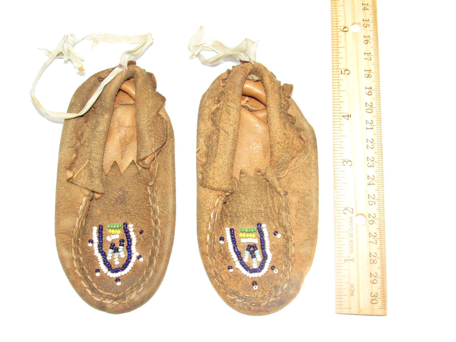 Vintage Beaded Plains Indian Child Moccasins (1 of 2)