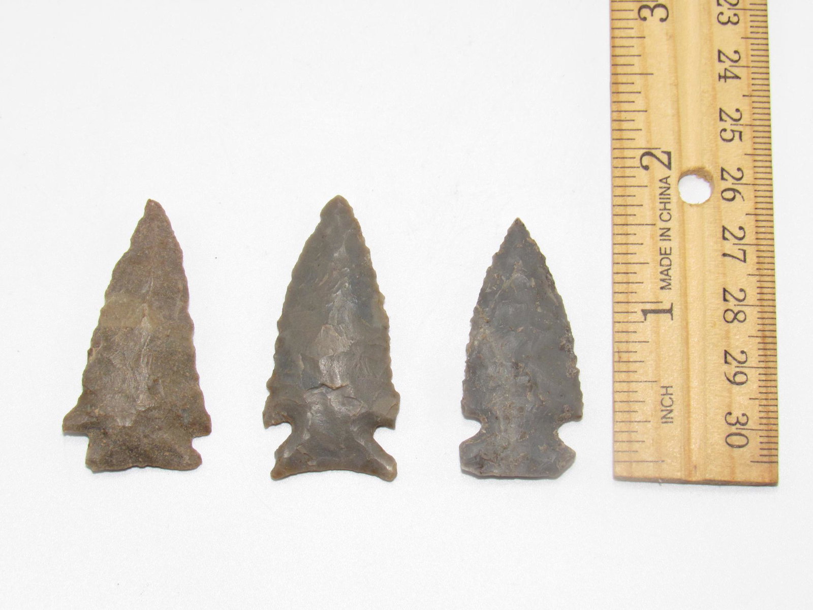 Three Beautiful Prehistoric Indian Arrowheads (1 of 2)