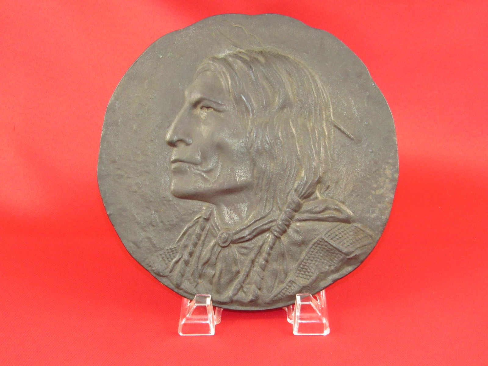 Beautiful Vintage Cast Iron Native American Indian Wall Decoration (1 of 6)