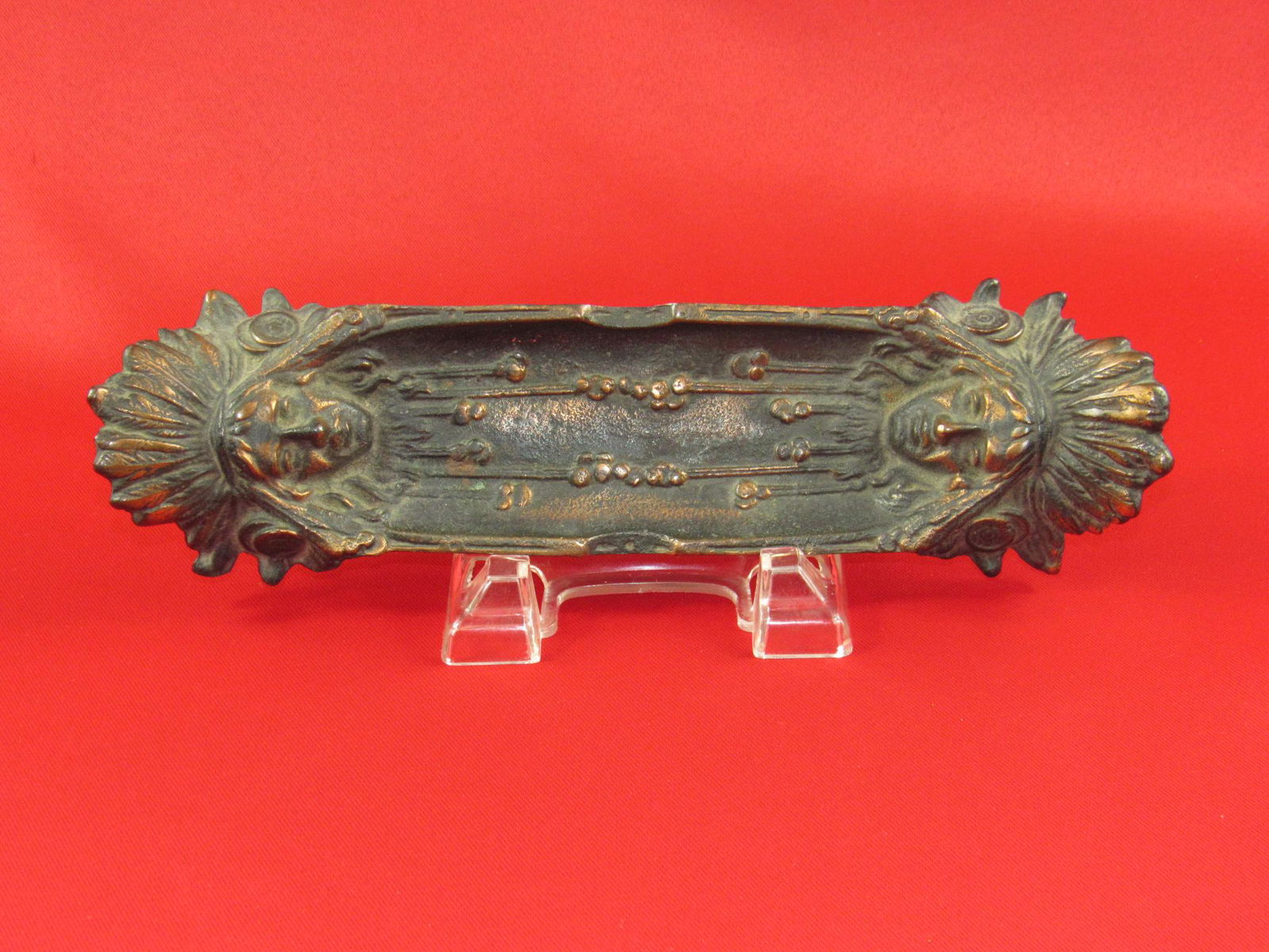 Vintage Cast Iron Bradley and Hubbard Native American Cigar or Pen Tray (1 of 7)