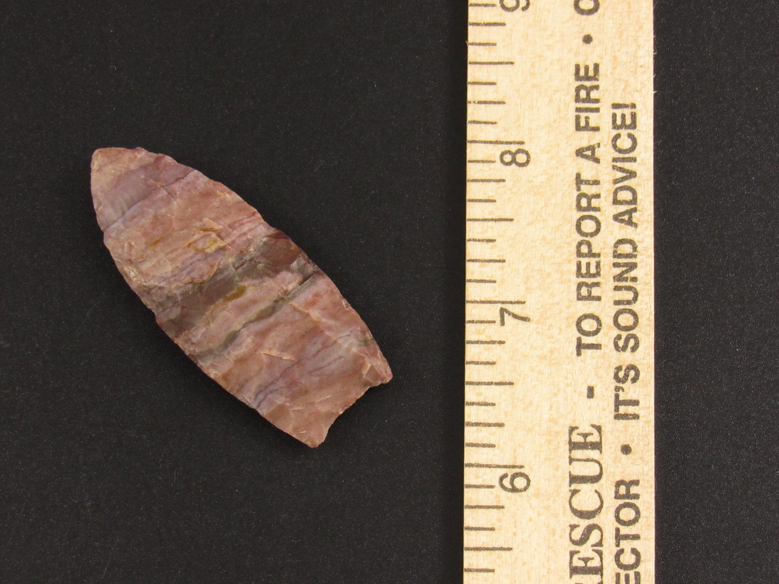 Beautiful Native American Paleo Indian Arrowhead: Very nice Paleo Native American Indian arrowhead. This piece comes from an old estate in Indiana. It is in good condition with excellent form (see photos for additional detail). Made from a very attra