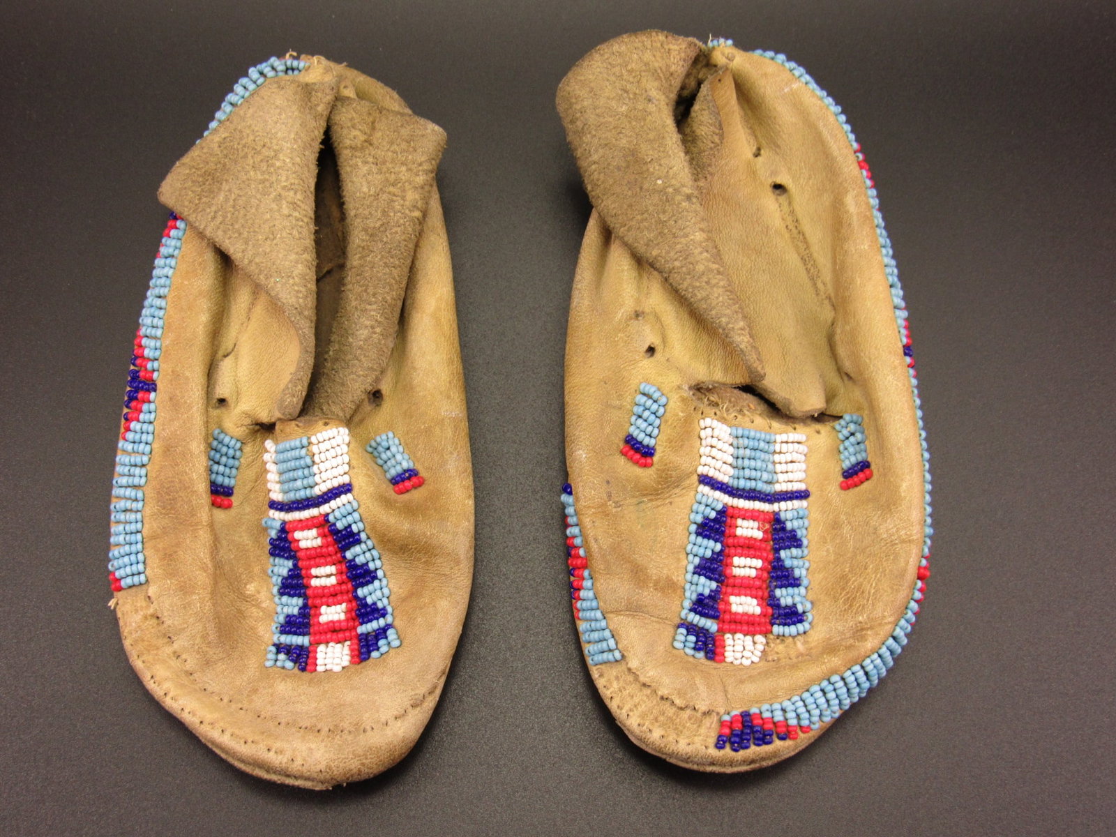 Beautiful Beaded Native American Child Moccasins (1 of 4)