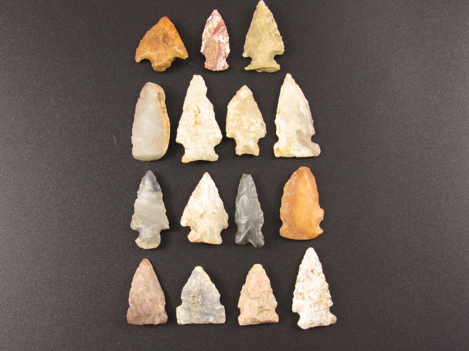 Nice Grouping of Prehistoric Indian Flint Arrowheads from Indiana (1 of 4)