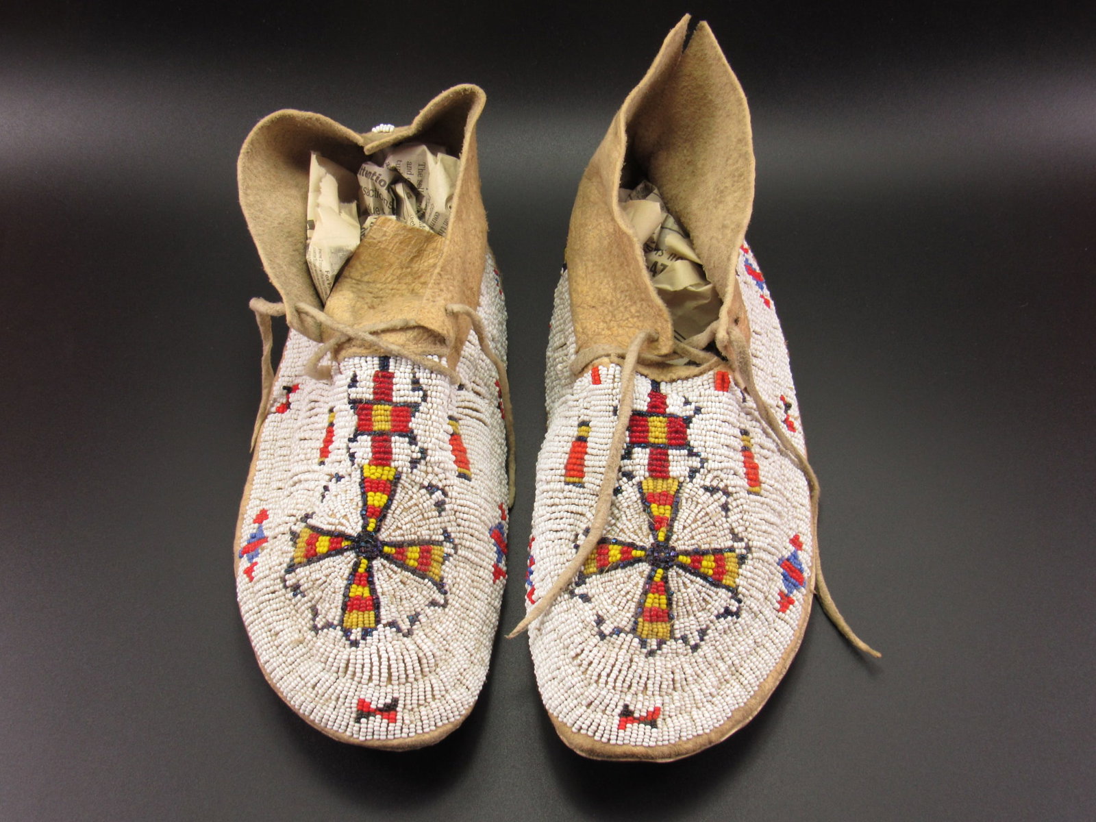 Very Nice Vintage Native American Beaded Moccasins (1 of 7)