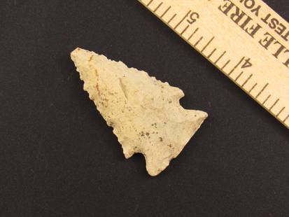 Native American Indian Notched Arrowhead: Very nice flint Indian notched arrowhead from an old estate in Indianapolis, Indiana.