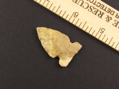 Native American Indian Notched Arrowhead: Nice flint Indian notched arrowhead from an old estate in Indianapolis, Indiana.