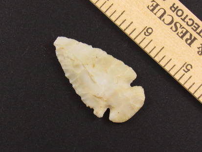 Beautiful Native American Indian Notched Dovetail Arrowhead: Attractive Indian notched arrowhead from an old estate in Indianapolis, Indiana. Label states "Madison Co. In"