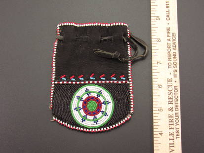 Vintage Native American Beaded Pouch: Beautiful vintage Native American beaded pouch. This pouch comes from a Kentucky estate collection.