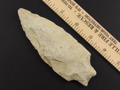 Beautiful and Large Native American Indian Stone Arrowhead: Very Beautiful and Large Indian stone arrowhead from an old estate in Richmond, Virginia.
