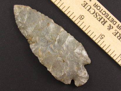 Beautiful Native American Indian Notched Flint Arrowhead: Very Nice Native American notched flint arrowhead from an old estate in Richmond, Virginia.