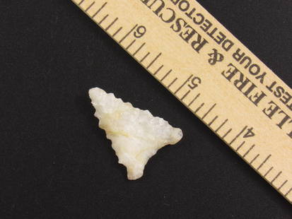 Very Nice Native American Serrated Indian Stone Arrowhead: Very Nice Native American stone serrated arrowhead from an old estate in Richmond, Virginia.
