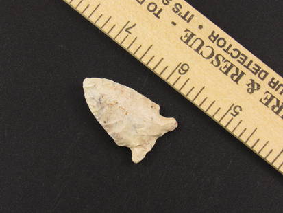 Nice Native American Indian Notched Flint Arrowhead: Nice Indian notched flint arrowhead from an old estate in Indianapolis, Indiana.