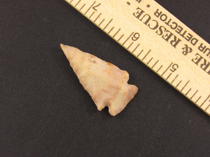Very Nice Native American Indian Notched Flint Arrowhead: Very Nice Indian notched flint arrowhead from an old estate in Indianapolis, Indiana.