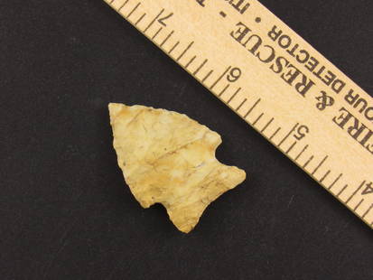Nice Native American Indian Notched Flint Arrowhead: Nice Indian notched flint arrowhead from an old estate in Indianapolis, Indiana.