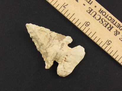 Beautiful Native American Indian Notched Flint Arrowhead: Beautiful Indian notched flint arrowhead from an old estate in Indianapolis, Indiana.