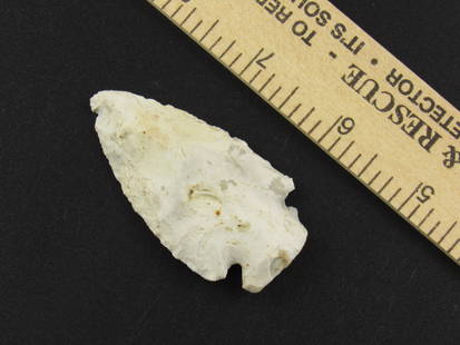 Nice Native American Indian Notched Flint Arrowhead: Nice Indian notched flint arrowhead from an old estate in Indianapolis, Indiana.
