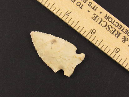 Beautiful Native American Indian Notched Flint Arrowhead: Beautiful Indian notched flint arrowhead from an old estate in Indianapolis, Indiana.