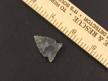 Nice Native American Indian Notched Flint Arrowhead: Nice Indian flint notched arrowhead from an old estate in Indianapolis, Indiana.