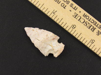 Beautiful Native American Indian Notched Flint Arrowhead: Beautiful Indian notched flint arrowhead from an old estate in Indianapolis, Indiana.