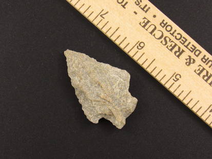 Nice Native American Indian Stone Arrowhead: Nice Native American stone arrowhead from an old estate in Richmond, Virginia.
