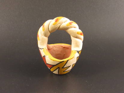 Southwest Native American Pottery Miniature: Nice Southwest Native American pottery miniature. This came from an estate collection in Kentucky.