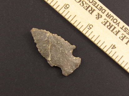 Nice Native American Indian Flint Notched Arrowhead: Nice Indian notched flint arrowhead from an old estate in Indianapolis, Indiana.