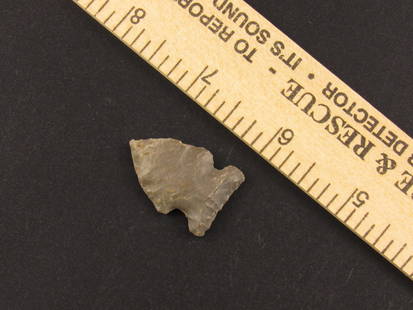 Native American Indian Flint Notched Arrowhead: Indian notched flint arrowhead from an old estate in Indianapolis, Indiana.