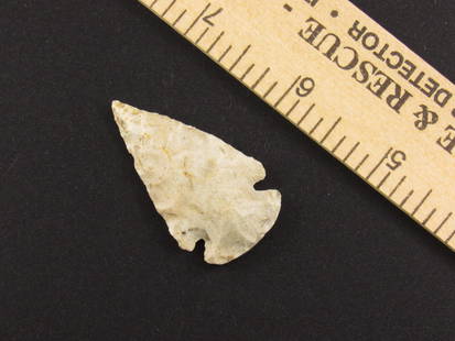 Beautiful Native American Indian Flint Notched Arrowhead: Beautiful Indian notched flint arrowhead from an old estate in Indianapolis, Indiana.