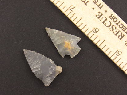 Two Nice Native American Indian Flint Arrowheads: Two nice Indian flint arrowheads from an old estate in Indianapolis, Indiana.