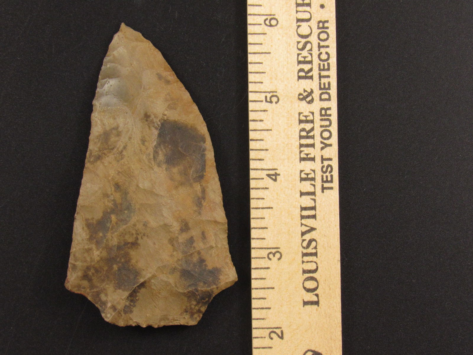 Very Nice Prehistoric Indian Flint Arrowhead or Spearhead (1 of 3)