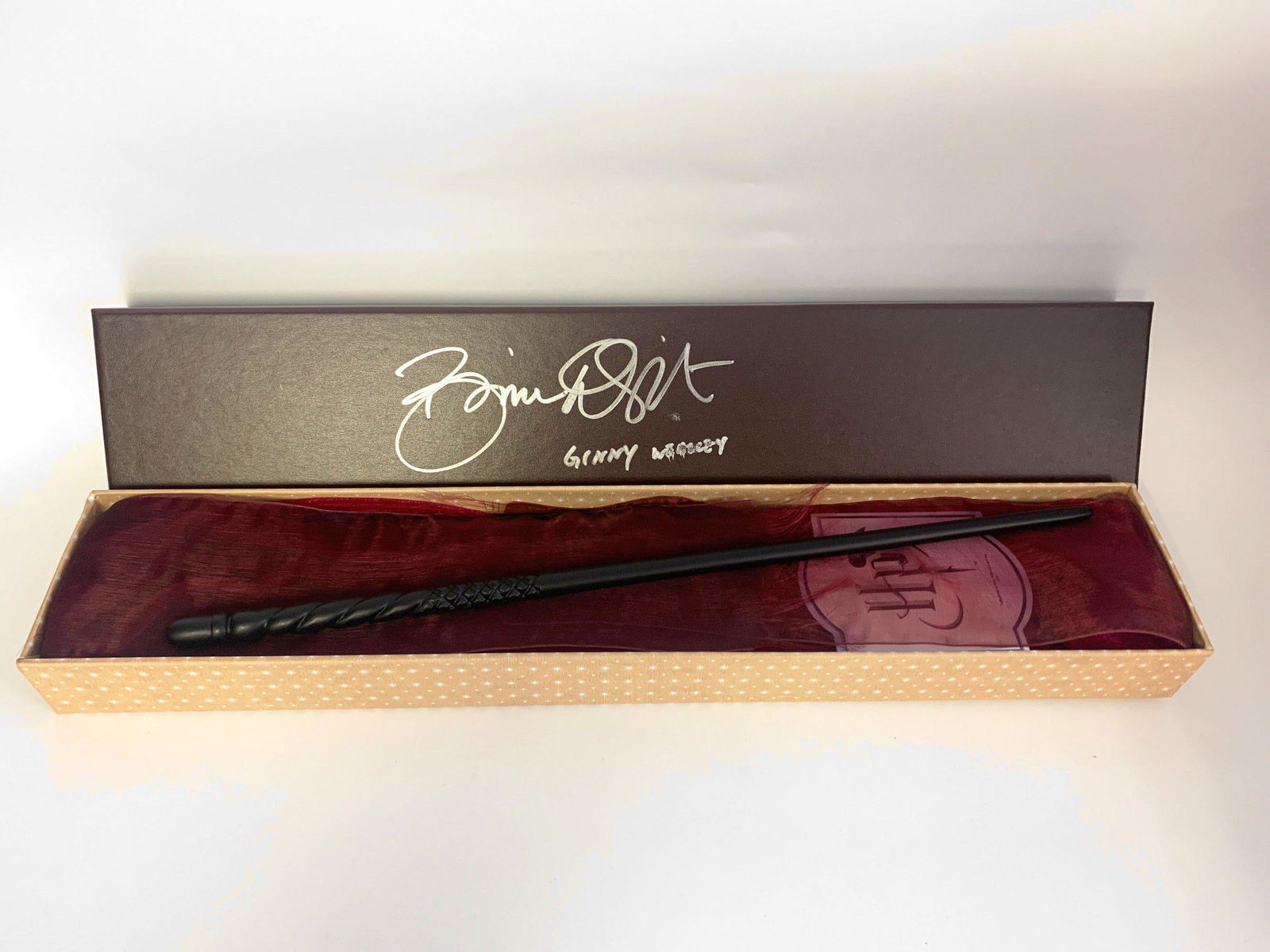 Autograph Signed Harry Potter Wand: Category: Autograph CollectiblesAutograph Bonnie Wright Excellent ConditionDetails are as shown in the photos