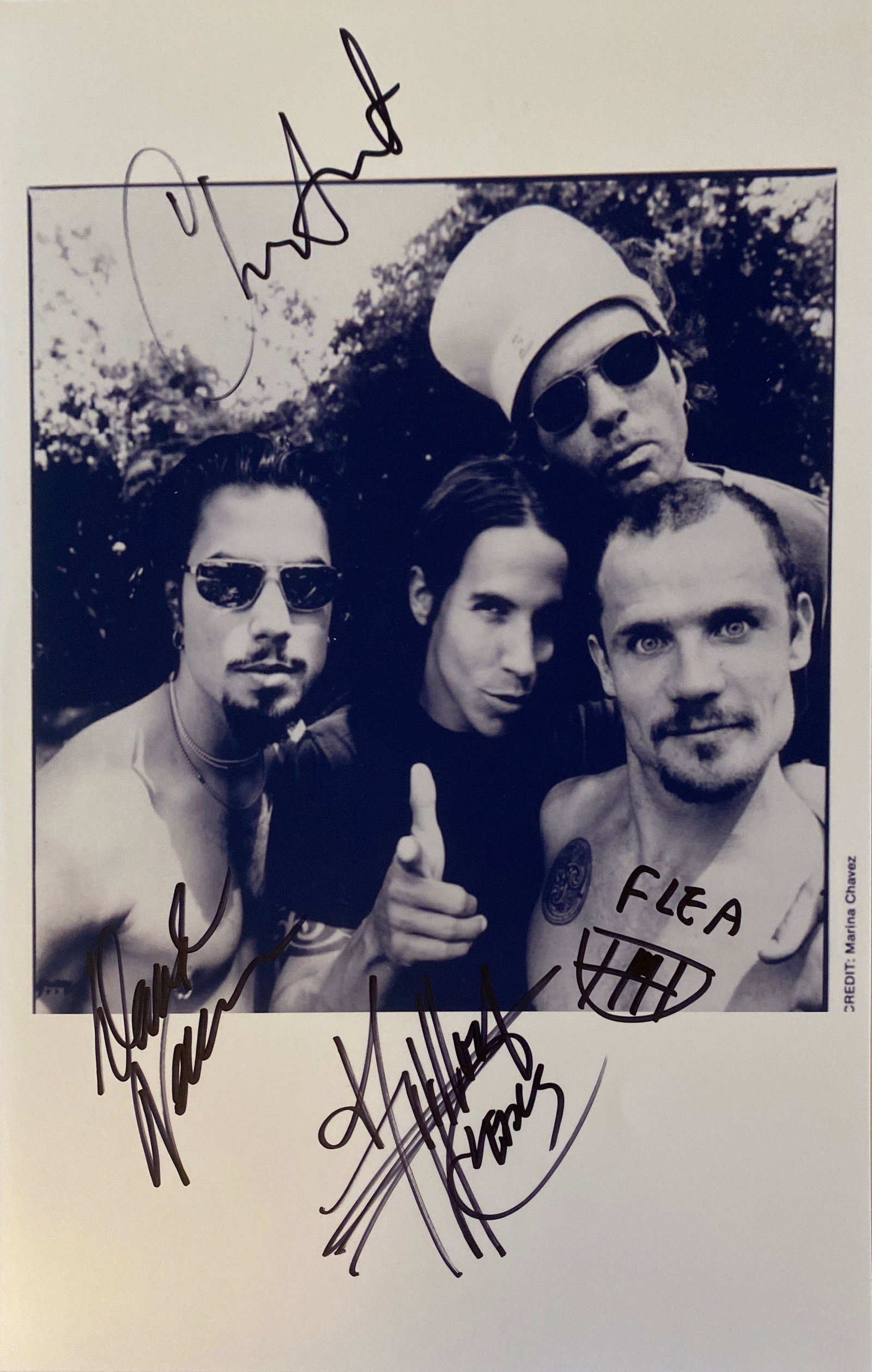 Autograph Signed Red Hot Chili Peppers Photo: Category: Autograph CollectiblesSize: 8' x 10'Autographed by: Anthony Kiedis, Flea, Chad Smith, John Frusciante Excellent ConditionDetails are as shown in the photos