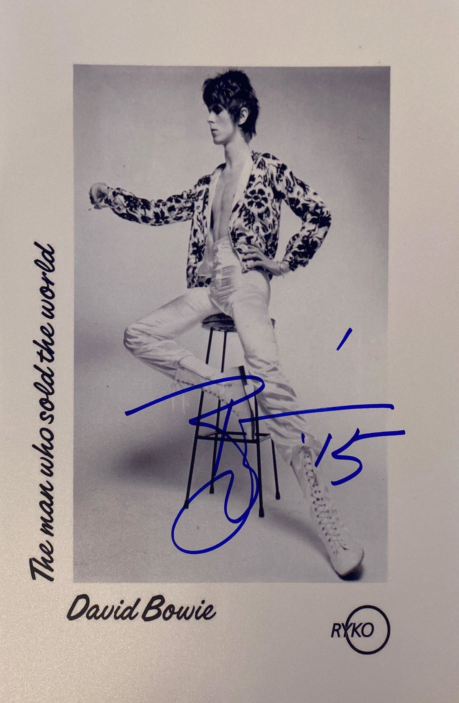 Autograph Signed David Bowie Photo: Category: Autograph CollectiblesSize: 8' x 10'Autographed by: David Bowie Excellent ConditionDetails are as shown in the photos