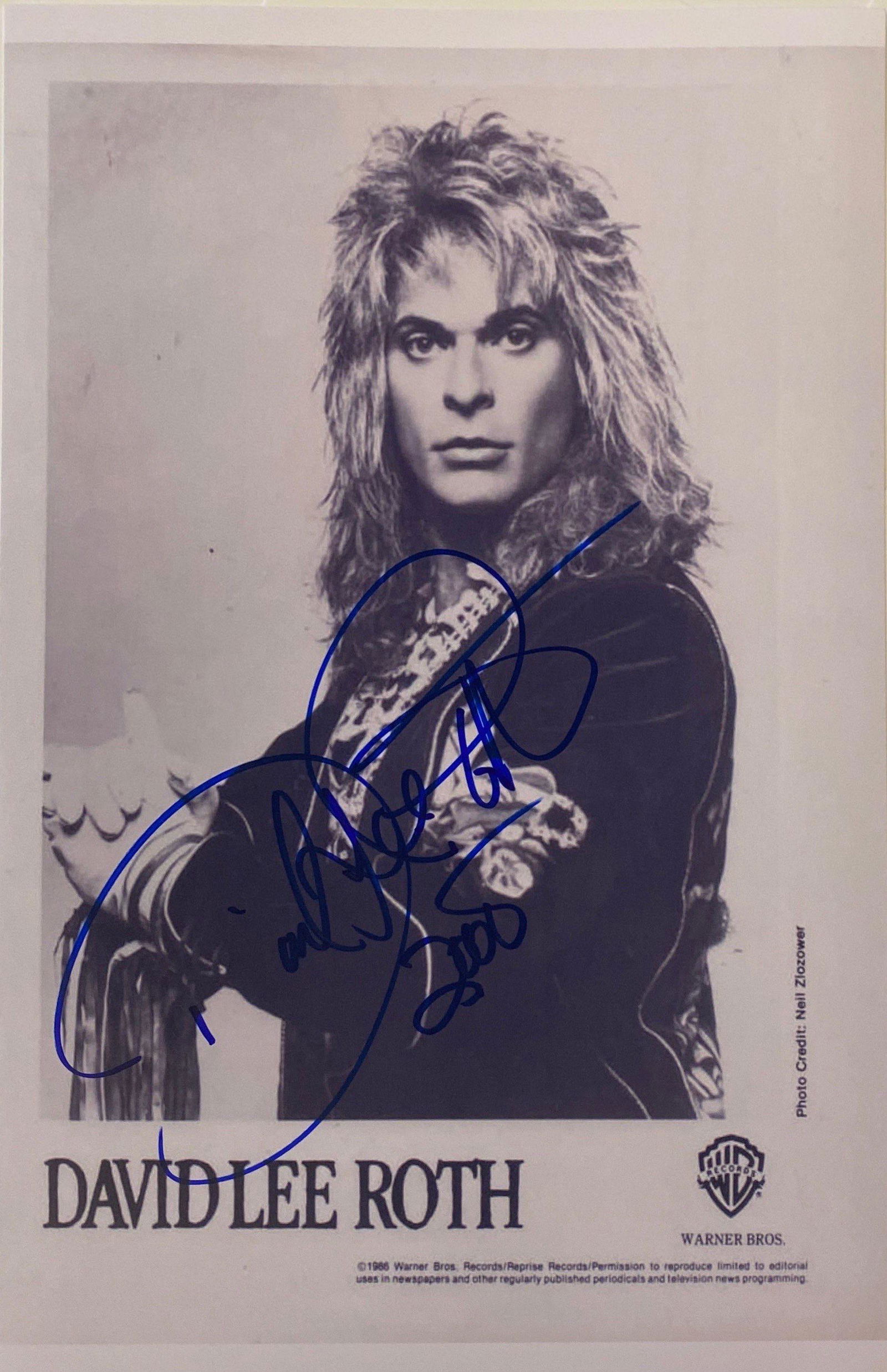 Autograph Signed Van Halen Photo: Category: Autograph CollectiblesSize: 8' x 10'Autographed by: David Lee Roth Excellent ConditionDetails are as shown in the photos