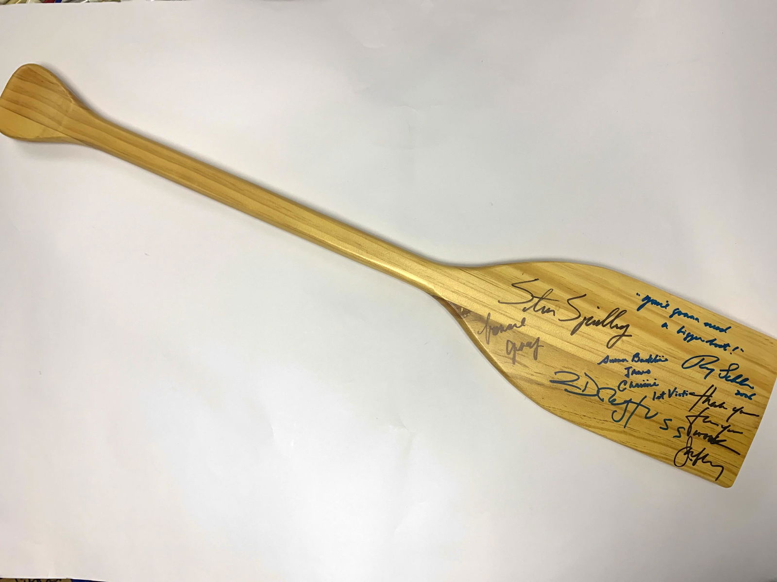 Signed Jaws Paddle: Category: Autograph CollectiblesAutographed By: Roy Scheider, Richard Dreyfuss, Lorraine Gary, Susan Backlinie, Steven Spielberg, John Williams, Peter Benchley Excellent ConditionDetails are as shown