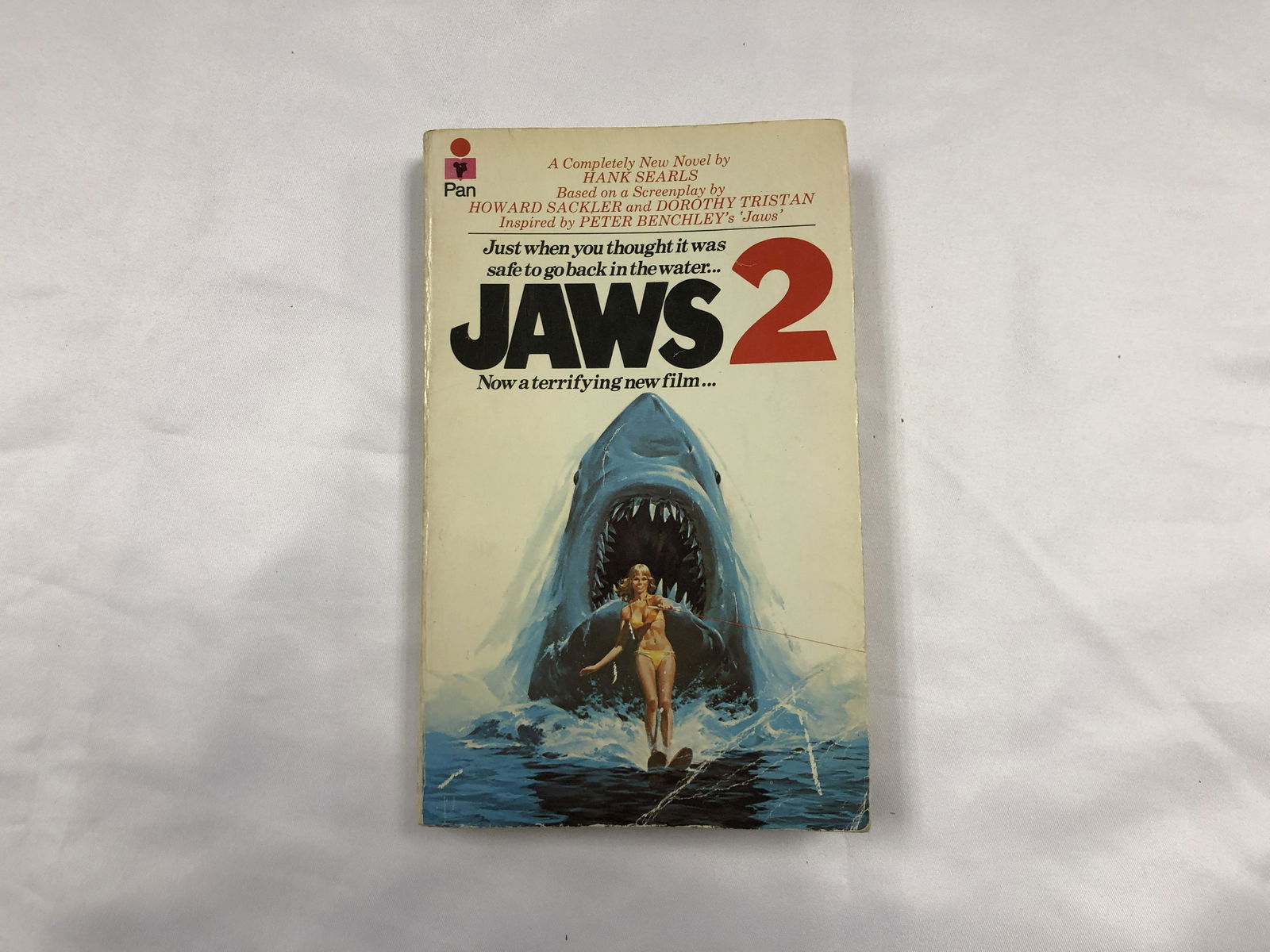 Autograph JAWS Vintage Used Novel: Category: Autograph Collectibles BookAutograph: Roy Scheider, Jeffrey Kramer, Lorraine Gary, Peter BenchleyCondition: USED