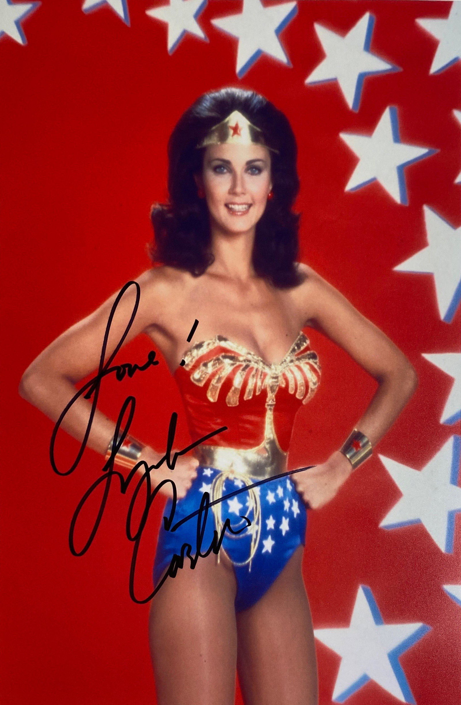 Autograph Signed Wonder Woman Photo: Category: Autograph CollectiblesSize: 8 x 10'Autograph: Lynda Carter Excellent ConditionDetails are as shown in the photos