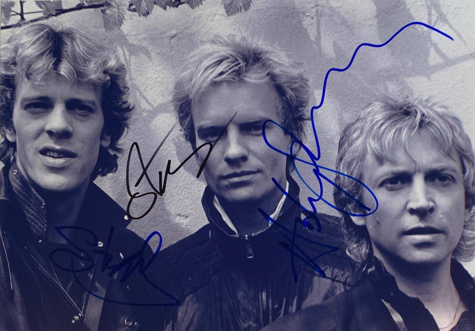 Autograph Signed The Police Photo: Category: Autograph CollectiblesAutograph: Sting, Stewart Copeland, Andy Summers Excellent ConditionDetails are as shown in the photos