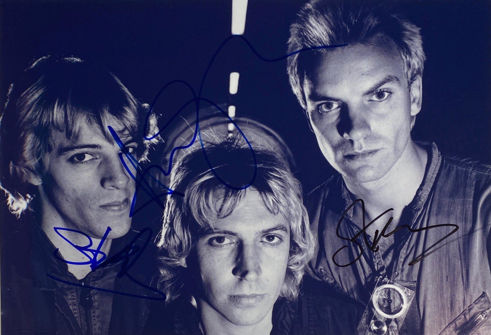 Autograph Signed The Police Photo: Category: Autograph CollectiblesAutograph: Sting, Stewart Copeland, Andy Summers Excellent ConditionDetails are as shown in the photos