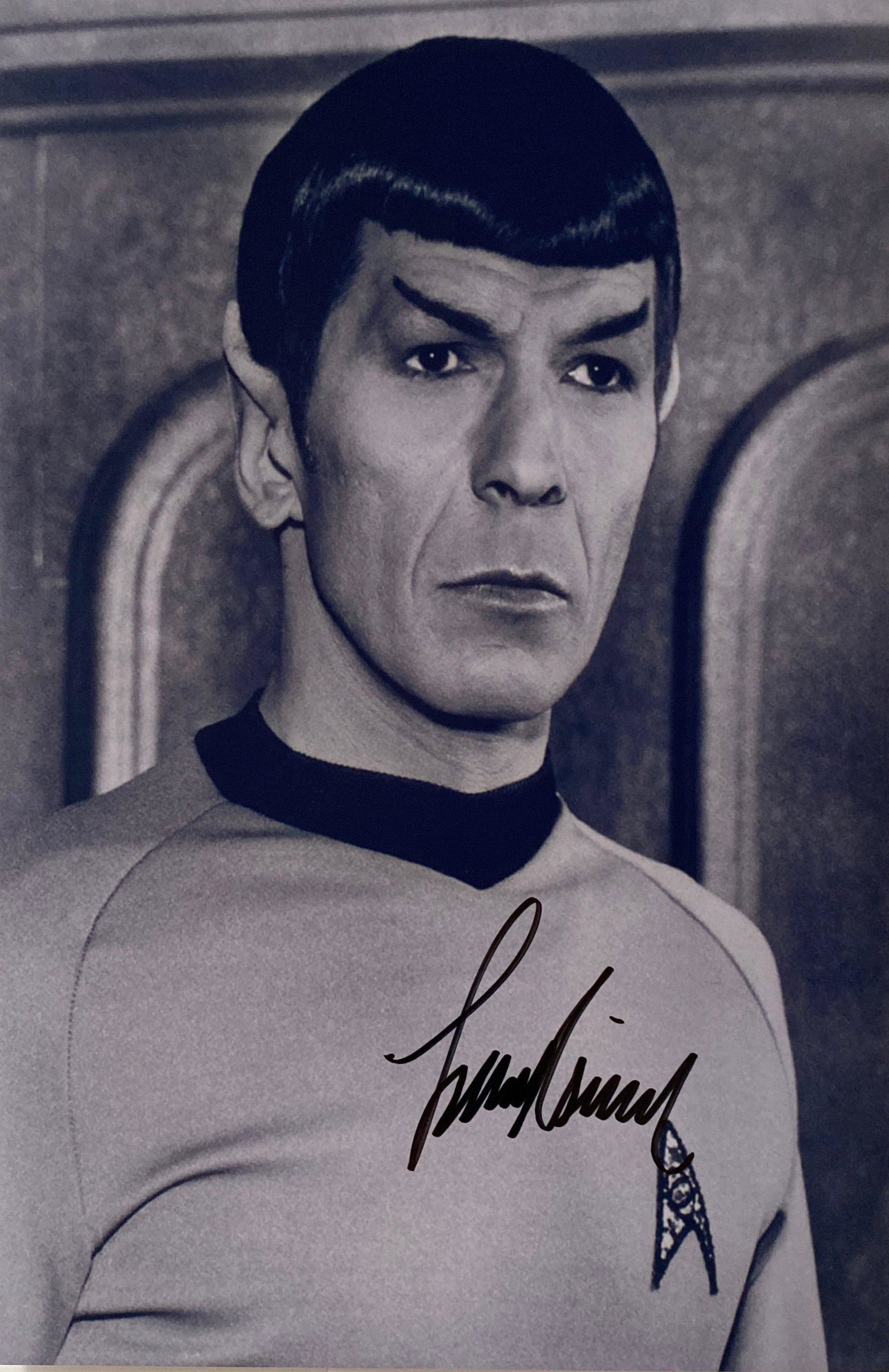 Autograph Signed Star Trek Photo: Category: Autograph CollectiblesSize: 8 x 10'Autograph: Leonard Nimoy Excellent ConditionDetails are as shown in the photos