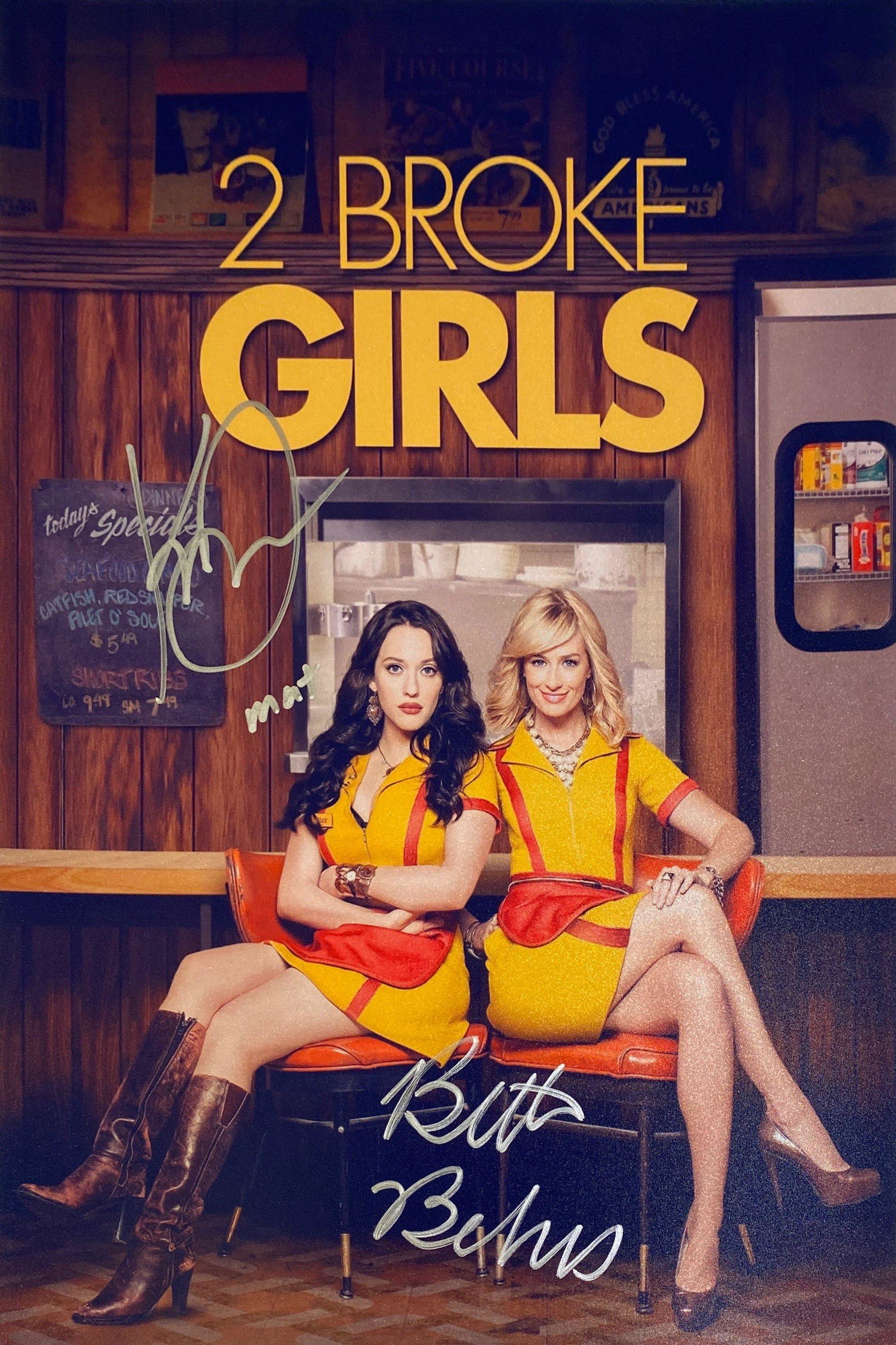 Autograph Signed 2 Broke Girls Photo: Category: Autograph CollectiblesSize: 8 x 10'Autograph: Kat Dennings, Beth Behrs Excellent ConditionDetails are as shown in the photos