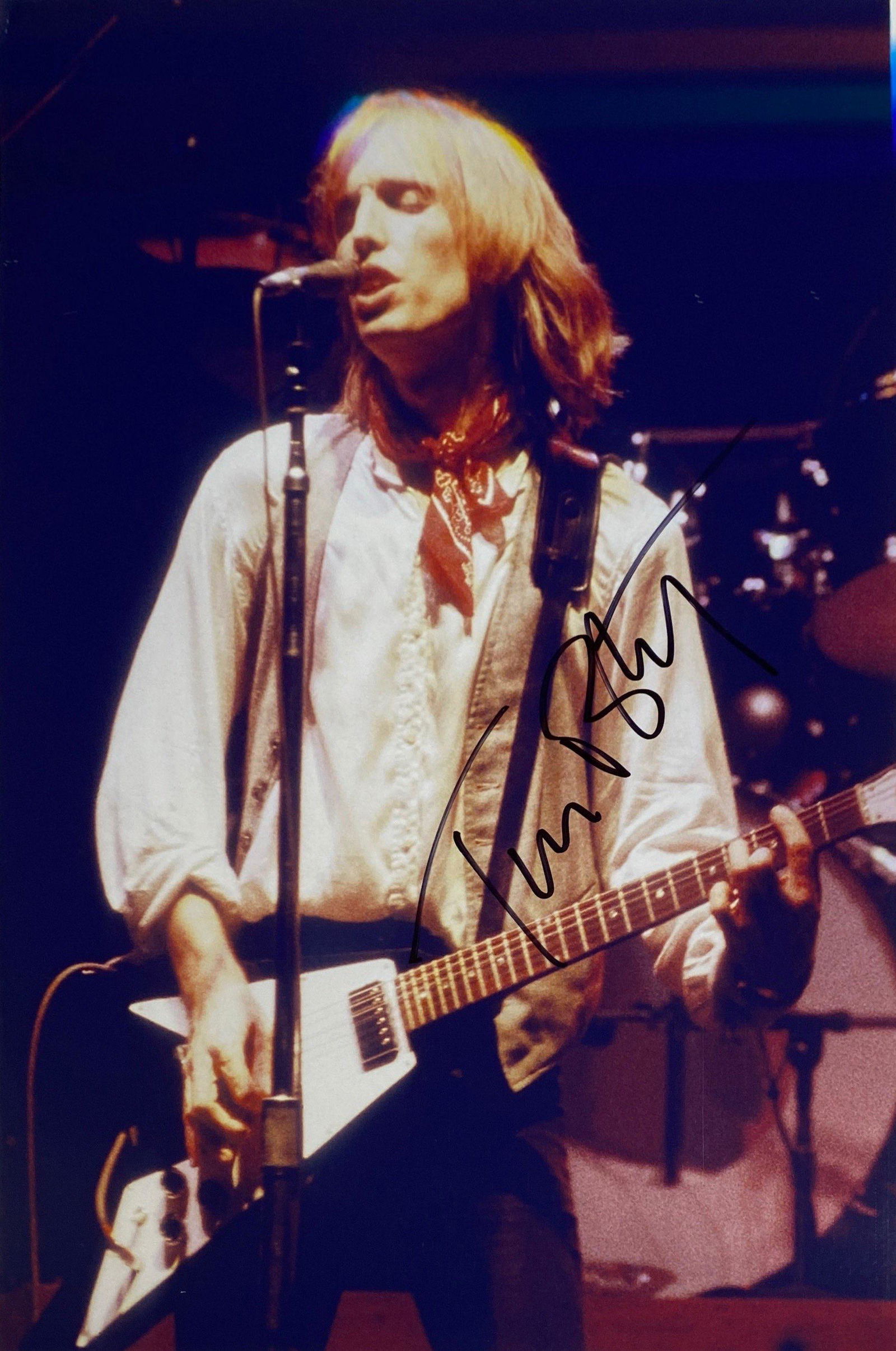 Autograph Signed Tom Petty Photo: Category: Autograph CollectiblesAutograph: Tom Petty Excellent ConditionDetails are as shown in the photos