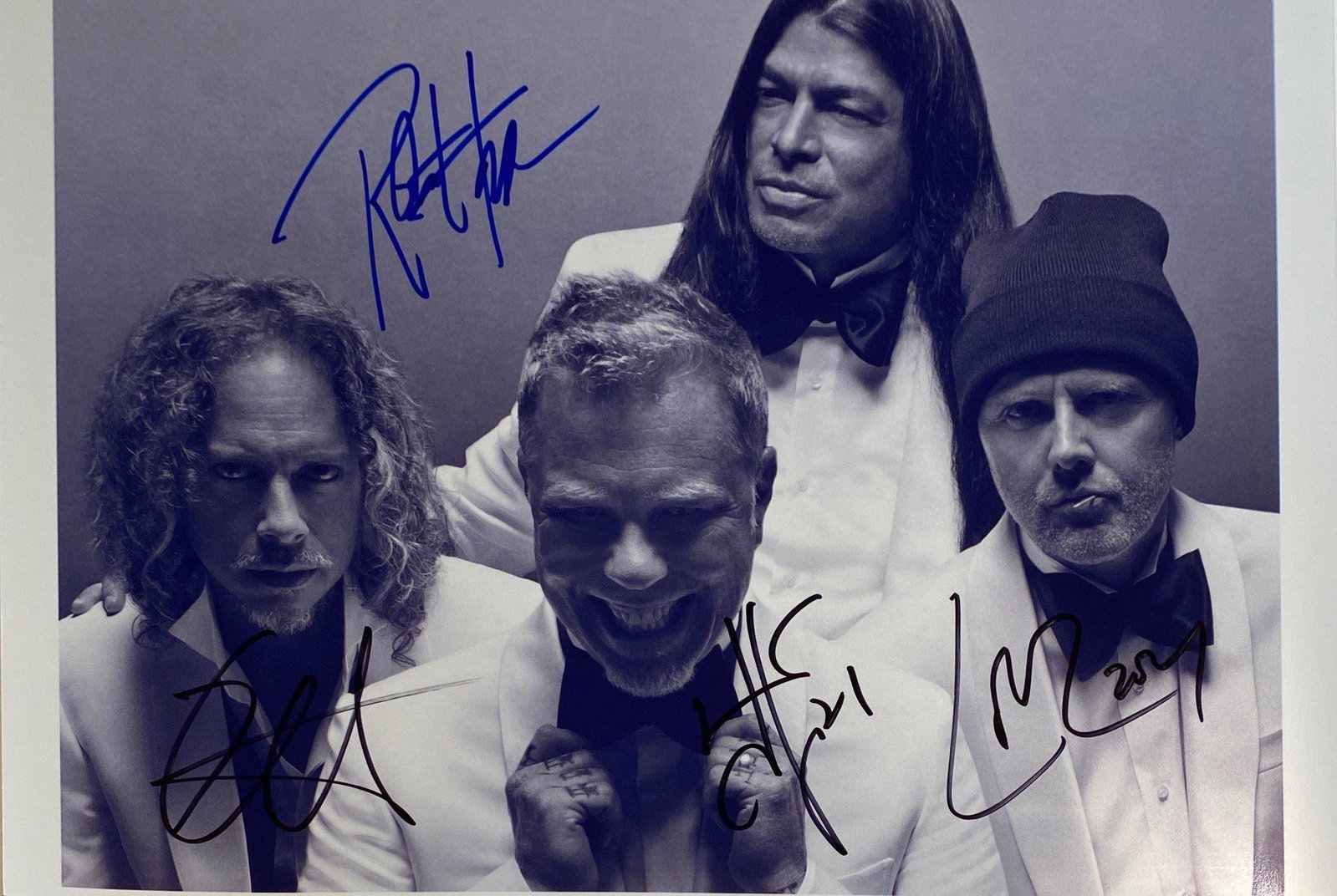 Autograph Signed METALLICA Photo: Category: Autograph CollectiblesAutograph: Cliff Burton, Kirk Hammett, James Hetfield, Lars Ulrich Excellent ConditionDetails are as shown in the photos