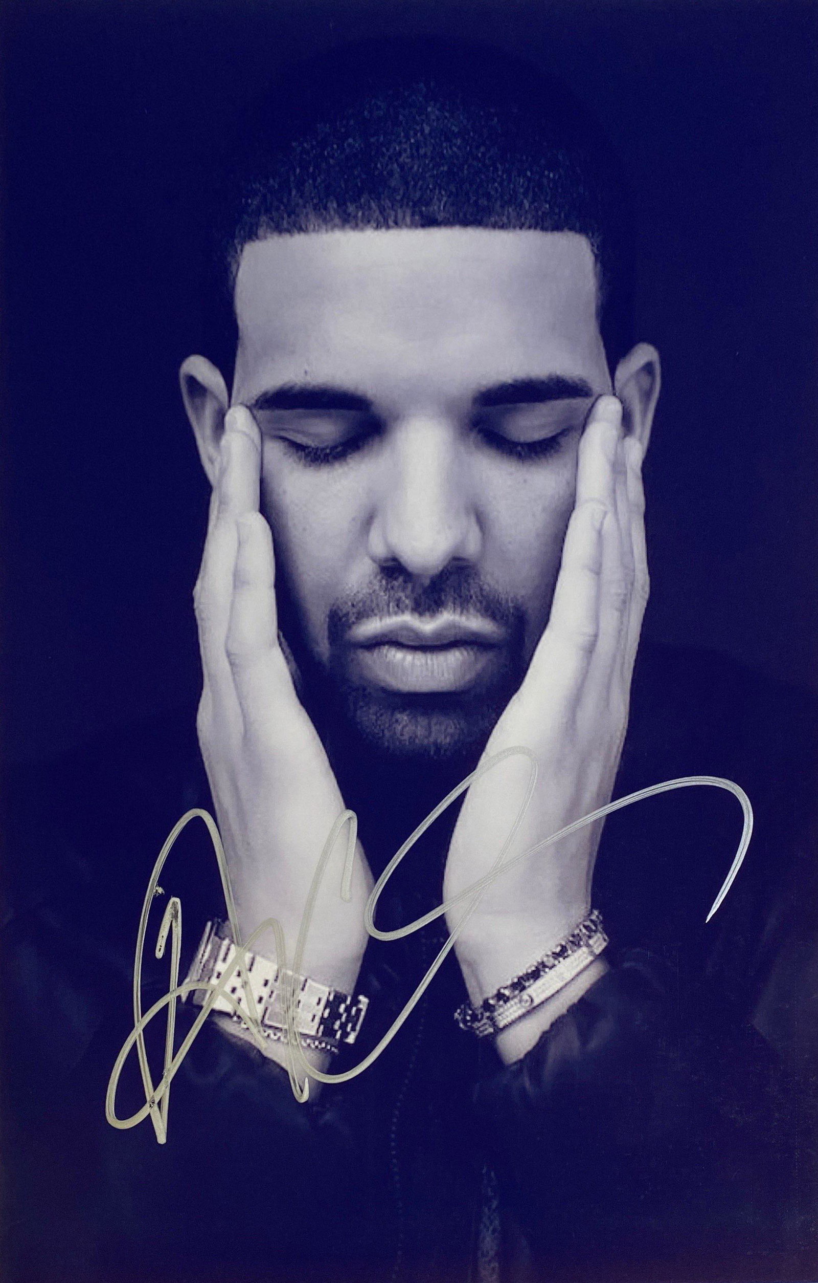 Autograph Signed Drake Photo: Category: Autograph CollectiblesAutograph: Drake Excellent ConditionDetails are as shown in the photos