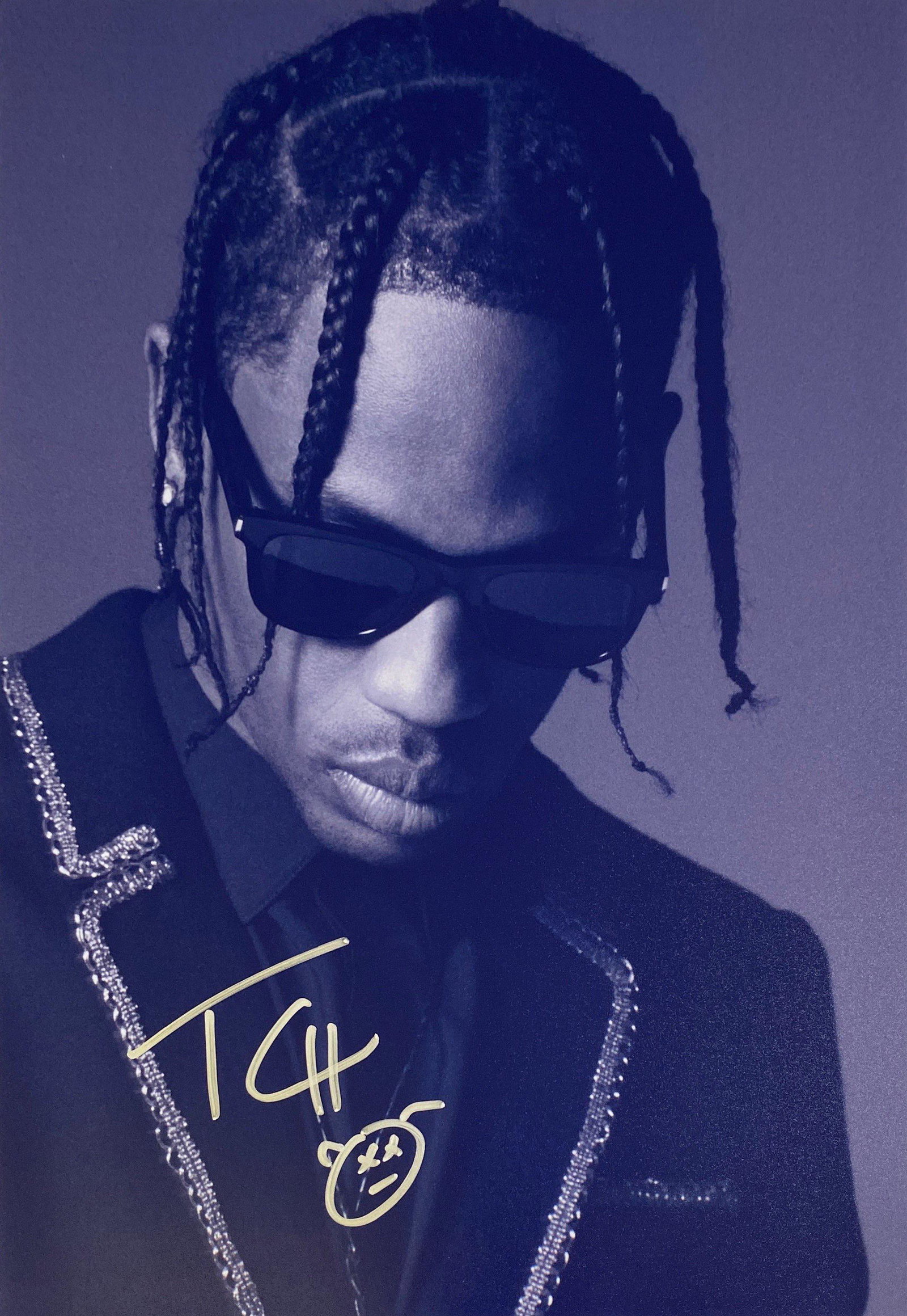Autograph Signed Travis Scott Photo: Category: Autograph CollectiblesSize: 8 x 10'Autograph: Travis Scott Excellent ConditionDetails are as shown in the photos