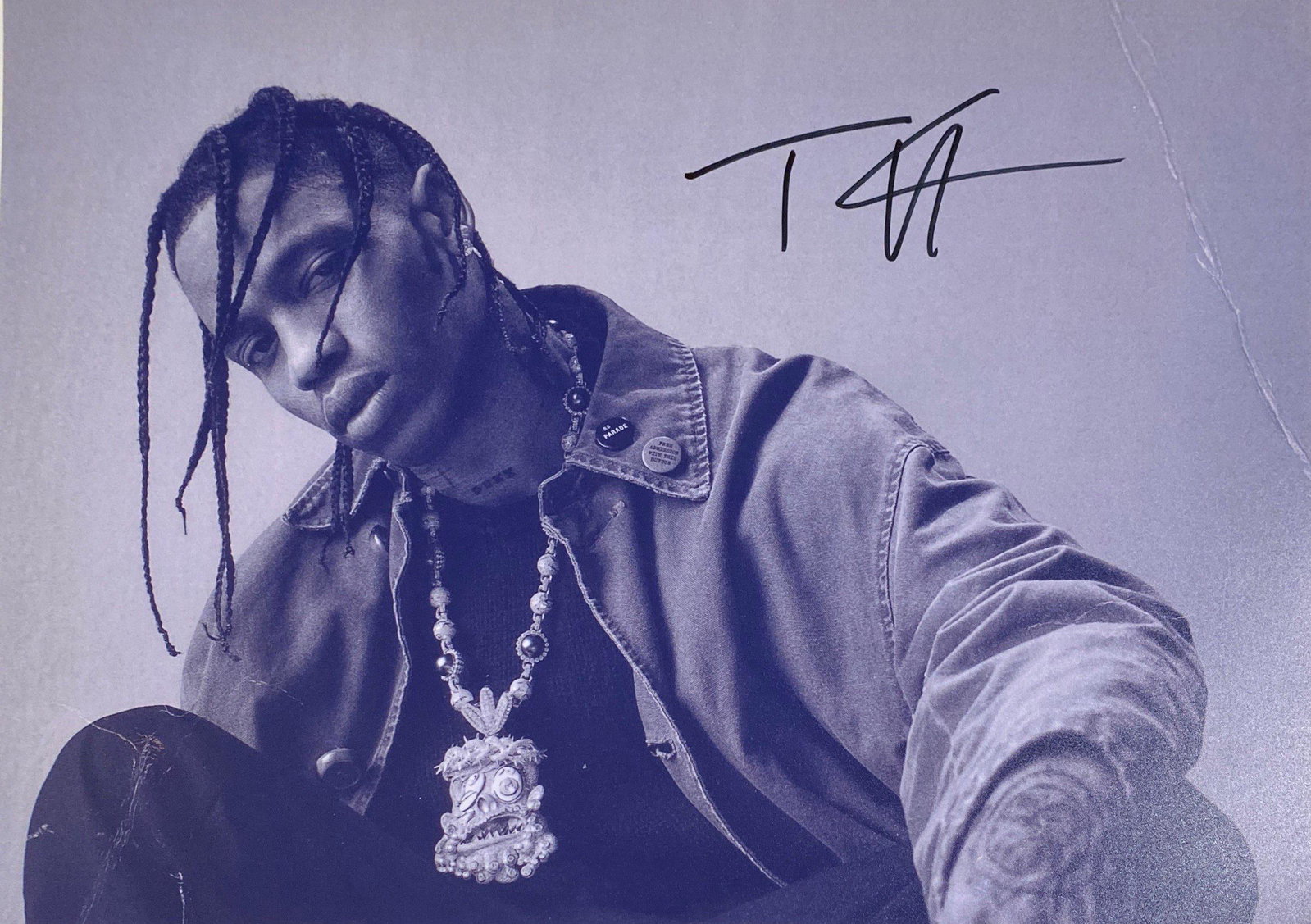 Autograph Signed Travis Scott Photo: Category: Autograph CollectiblesSize: 8 x 10'Autograph: Travis Scott Excellent ConditionDetails are as shown in the photos
