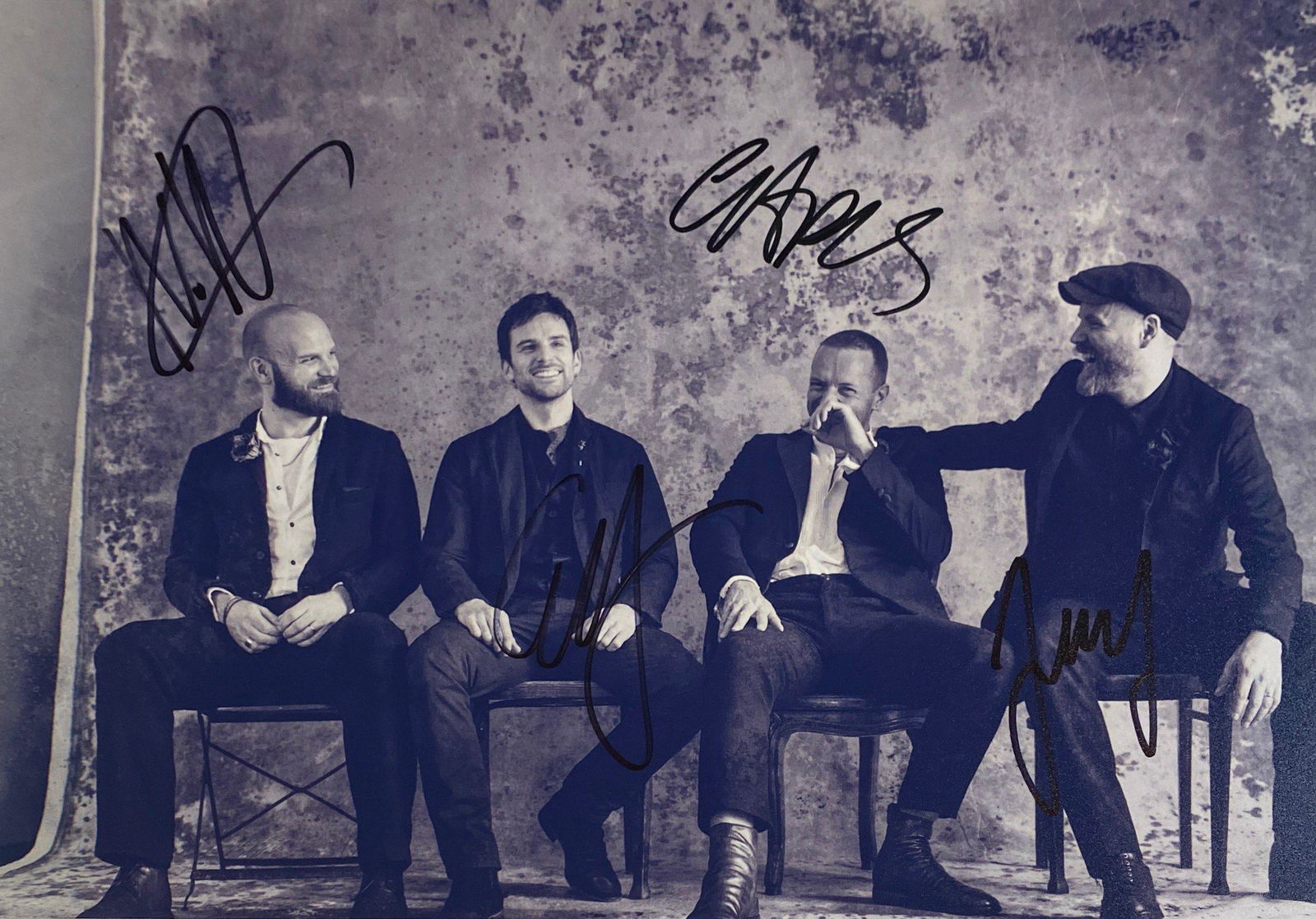 Autograph Signed Coldplay Photo: Category: Autograph CollectiblesSize: 8 x 10'Autograph: Chris Martin, Jonny Buckland, Guy Berryman, Will Champion Excellent ConditionDetails are as shown in the photos