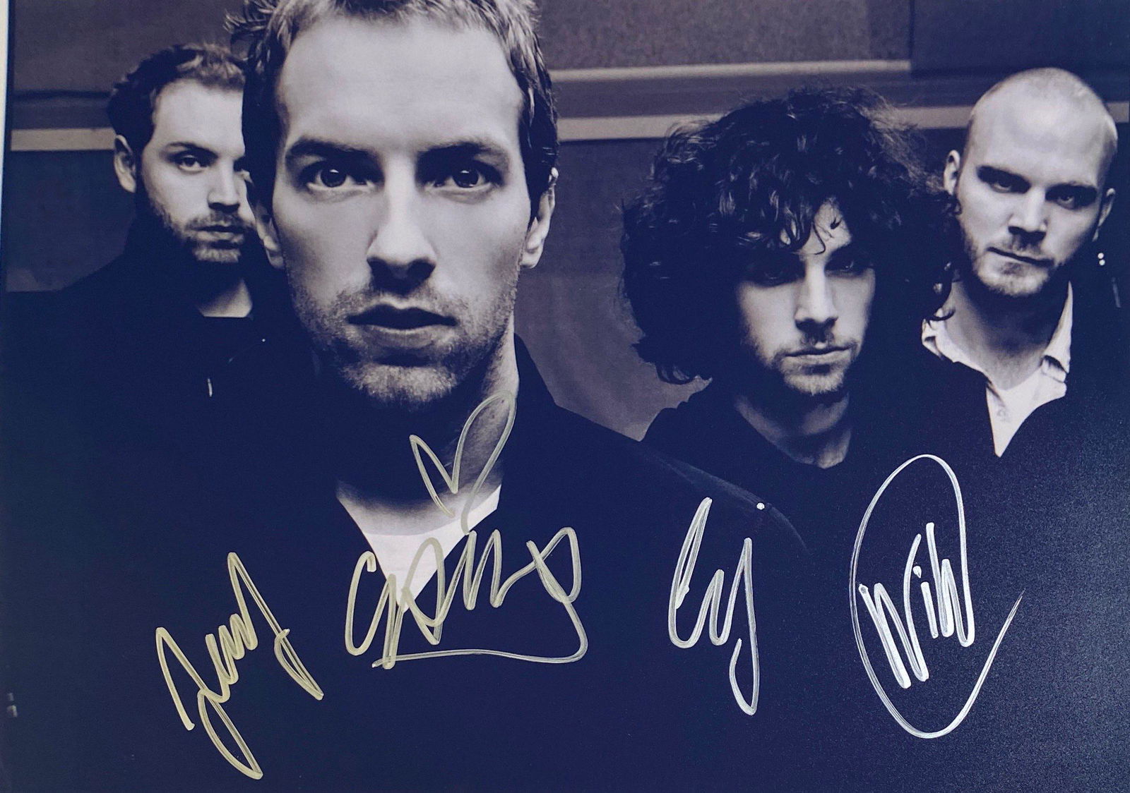 Autograph Signed Coldplay Photo: Category: Autograph CollectiblesSize: 8 x 10'Autograph: Chris Martin, Jonny Buckland, Guy Berryman, Will Champion Excellent ConditionDetails are as shown in the photos